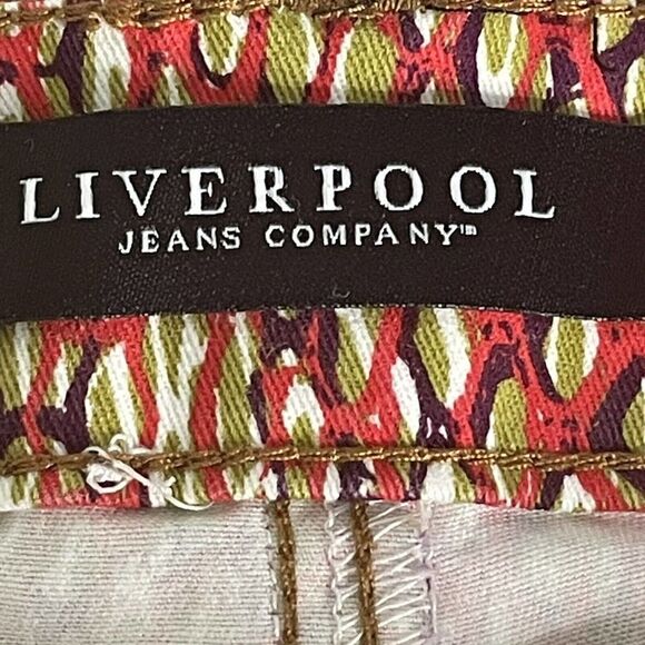 𝅺LIVERPOOL Jeans Pauline Red Beige Printed Zip Ankle Cropped Jeans 10 - Picture 7 of 8